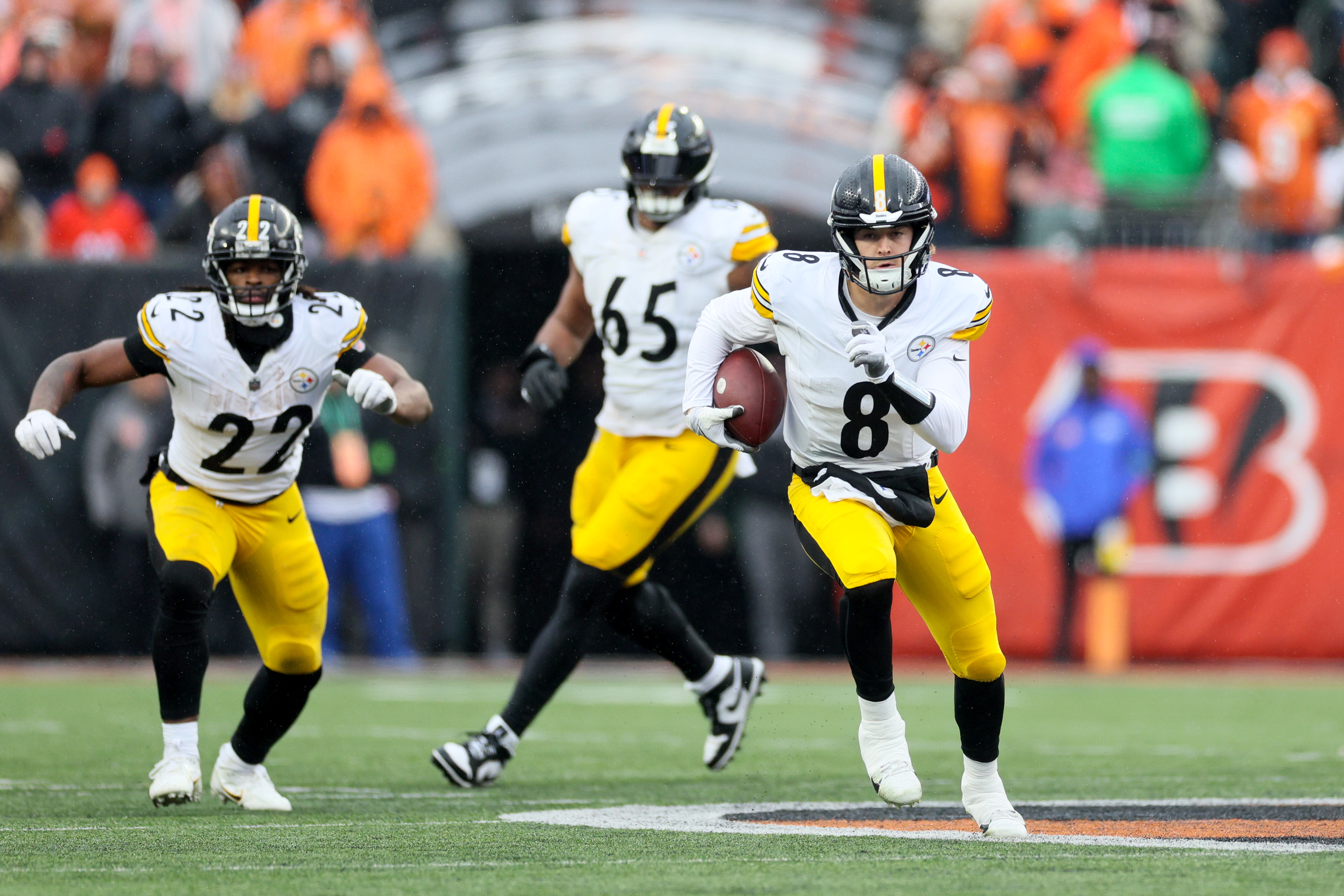 Kenny Pickett #8 of the Pittsburgh Steelers runs with the ball during the second quarter against the Cincinnati Bengals at Paycor Stadium on November 26, 2023 in Cincinnati, Ohio.